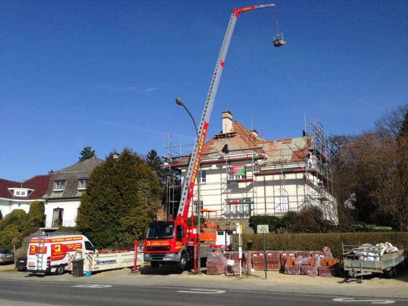 Location de grue à Bruxelles, travaux de toiture, velux