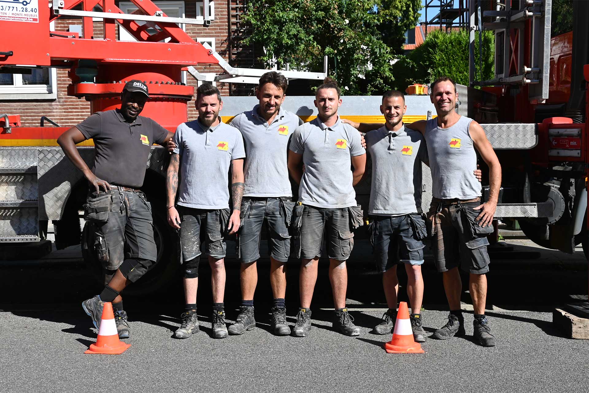 Photo de l'équipe de la société Laroy location de grues, en travaux de toiture, velux